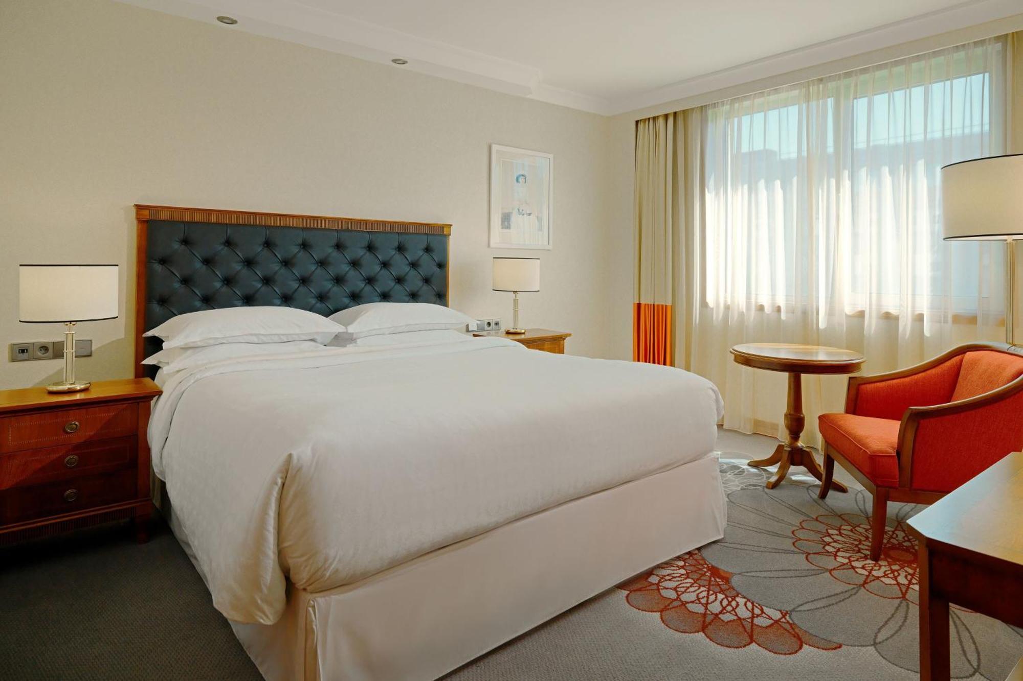 Classic Suite 1 Bedroom 2 room Suite 1 King